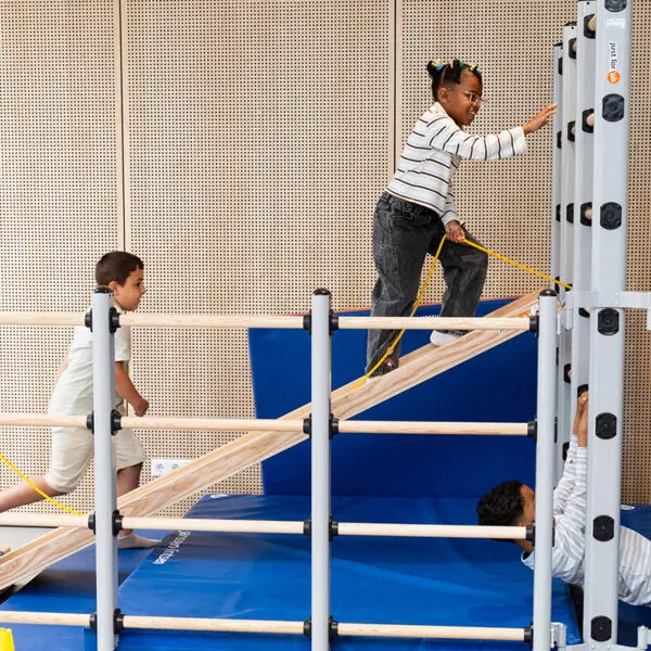 basisschool kinderen tijdens gym