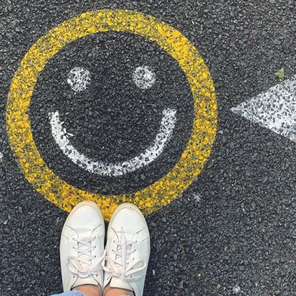 Smiley op asfalt