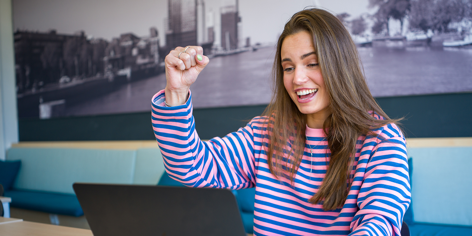 pabo student achter laptop